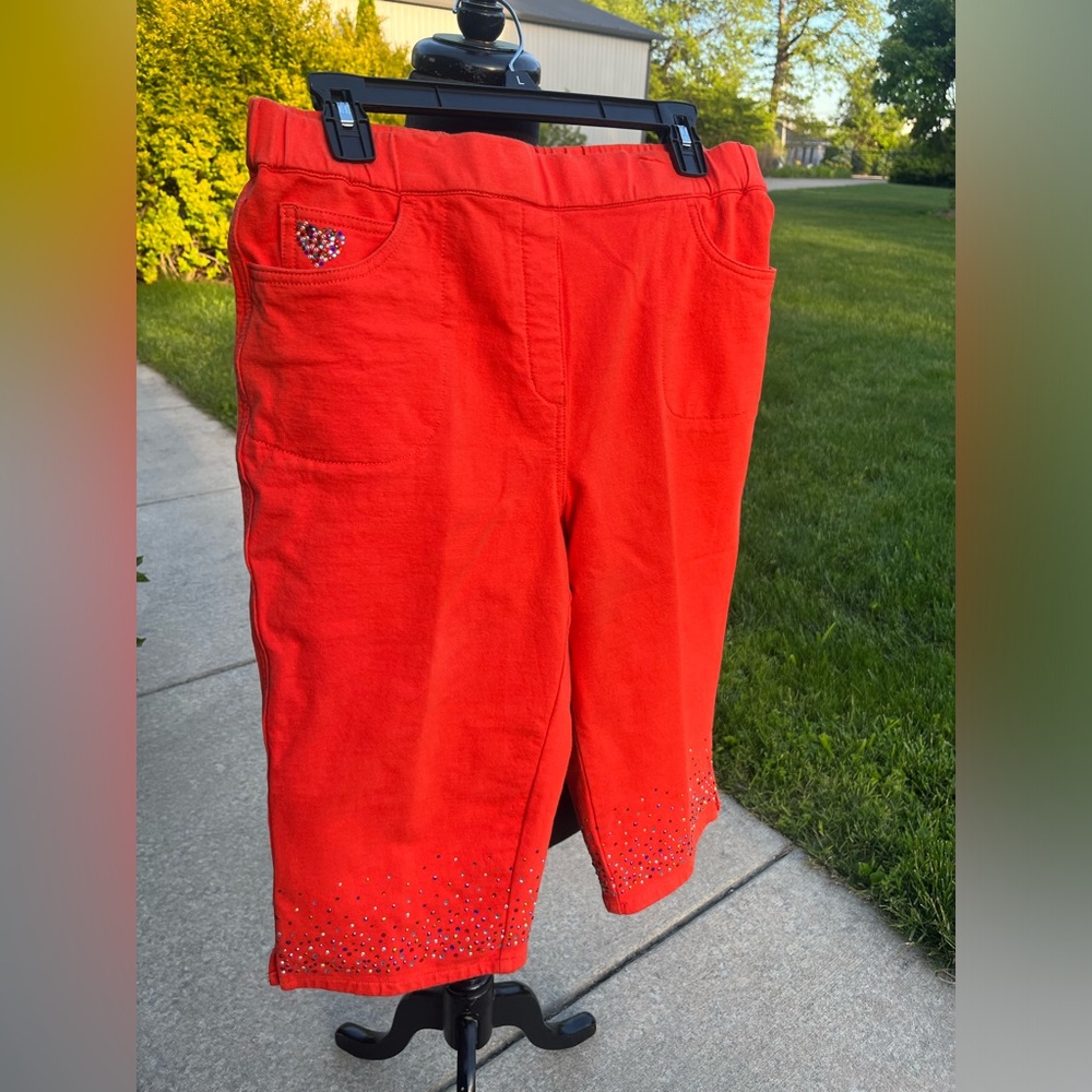 Nice Dream Jeanne’s Quacker Factory cropped pants size medium coral rhinestone